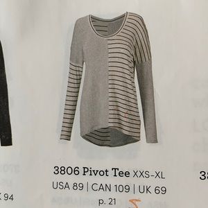 CAbi #3806 Pivot Tee sz S